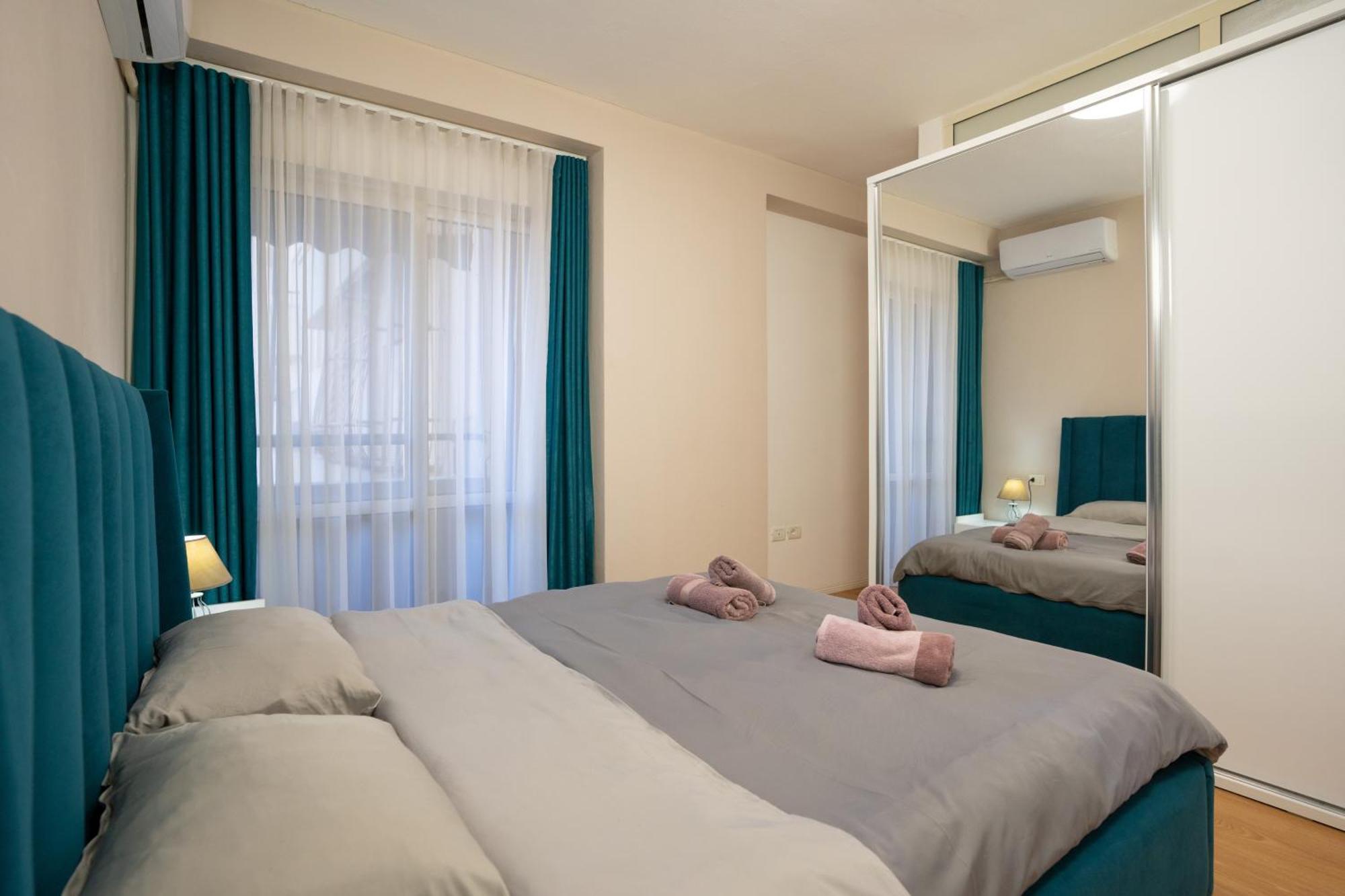 Sea View-palm Trees Apartament