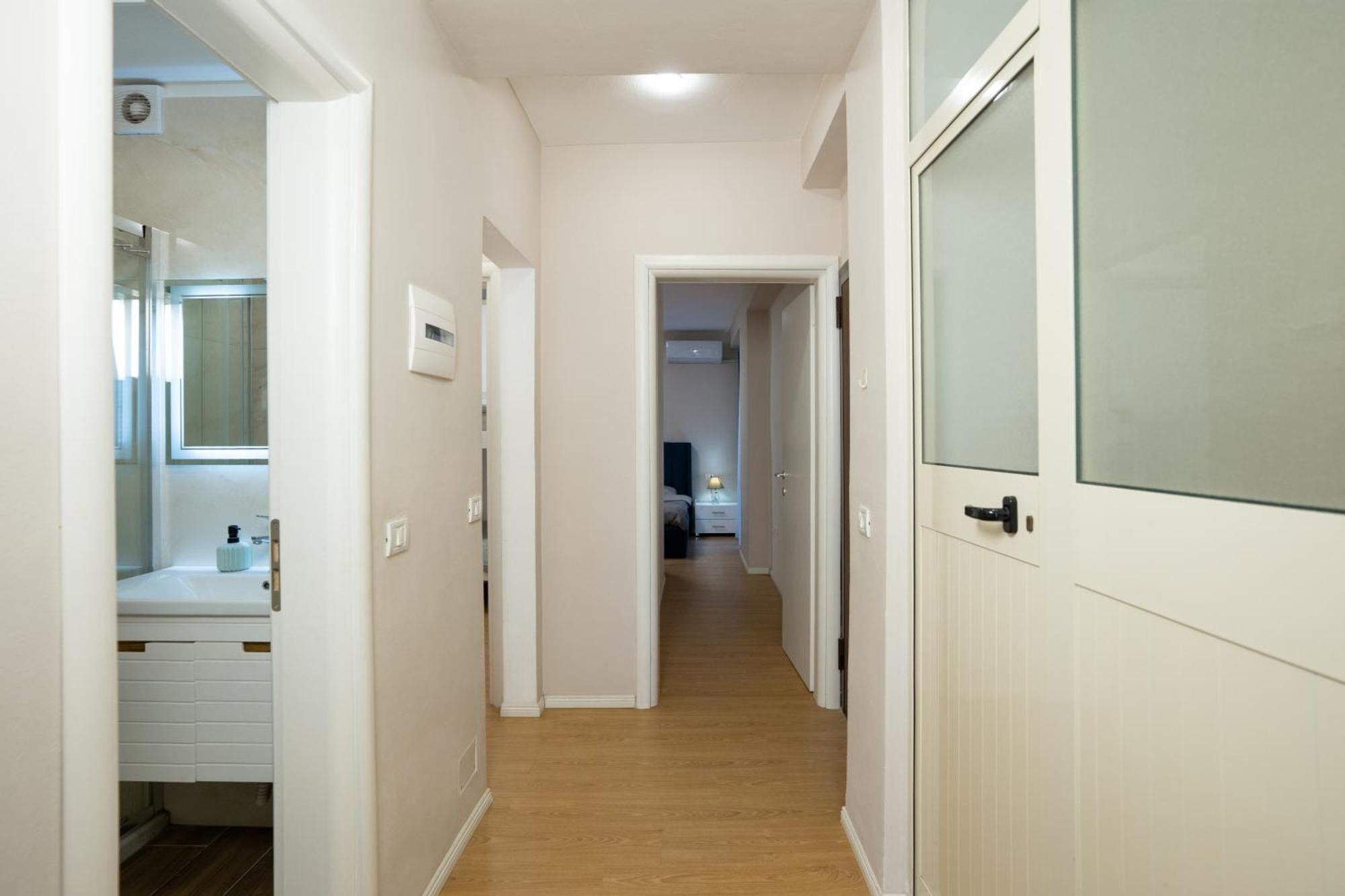 Sea View-palm Trees Apartament