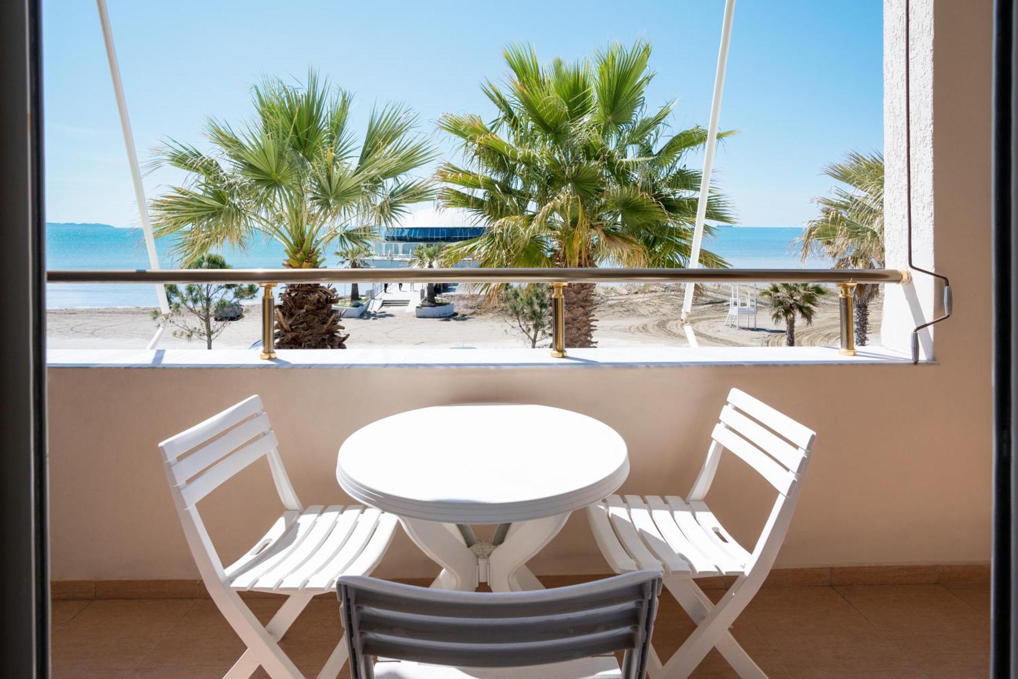 Sea View-palm Trees Apartament *